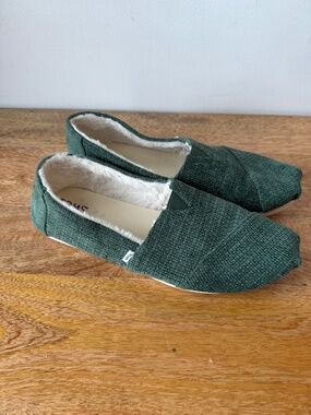 Women's size 11 Shoes Fur lined Alpargata Toms, Green Velvet, Fleece, Sherpa